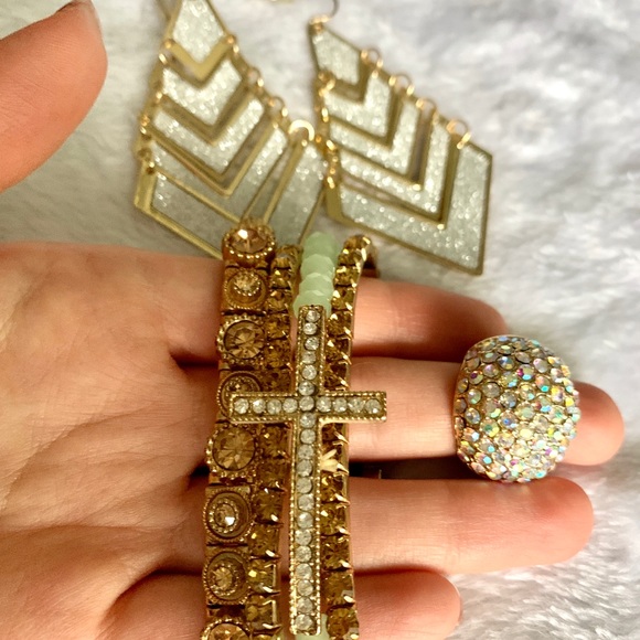 ✨Gold set! Earrings bracelets and ring ✨ - Picture 4 of 9